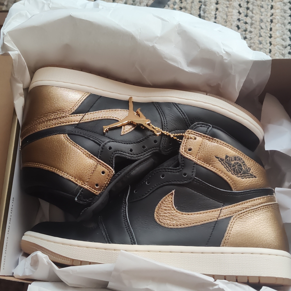 Jordan 1 High OG Black and Gold Sneakers Size 9.5m. New In Box